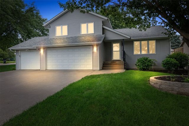 1773 Parkway Dr, Coralville, IA 52241