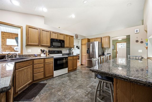 1773 Parkway Dr, Coralville, IA 52241