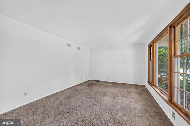 20 NASSAU DR, Lawrenceville, NJ 08648