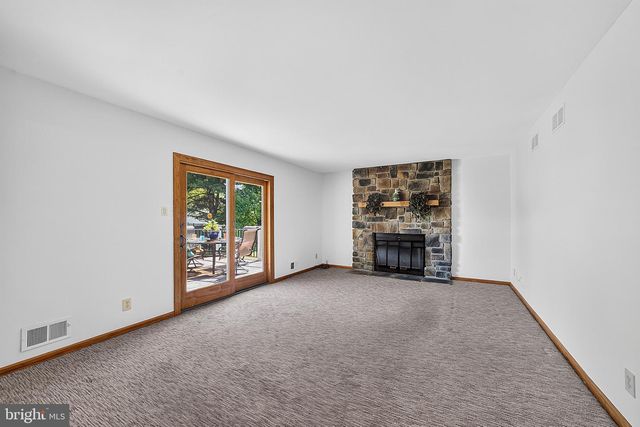20 NASSAU DR, Lawrenceville, NJ 08648