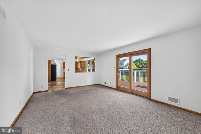 20 NASSAU DR, Lawrenceville, NJ 08648