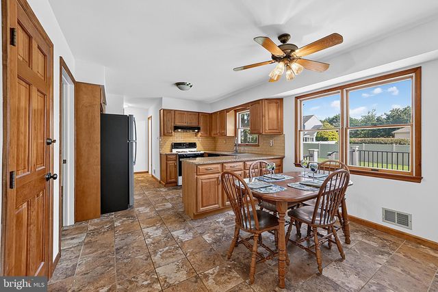 20 NASSAU DR, Lawrenceville, NJ 08648