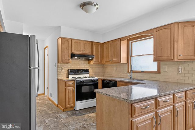 20 NASSAU DR, Lawrenceville, NJ 08648
