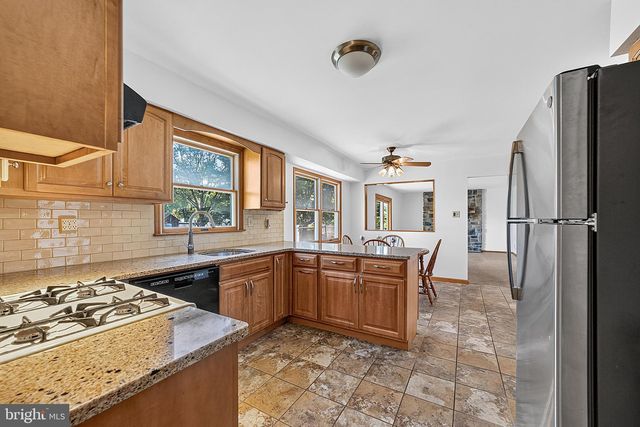 20 NASSAU DR, Lawrenceville, NJ 08648