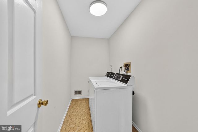 20 NASSAU DR, Lawrenceville, NJ 08648