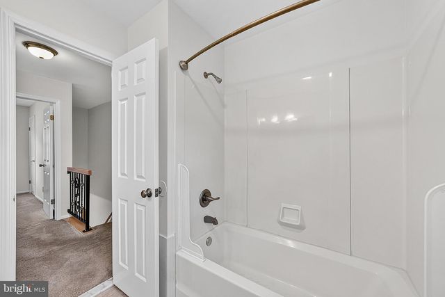 20 NASSAU DR, Lawrenceville, NJ 08648