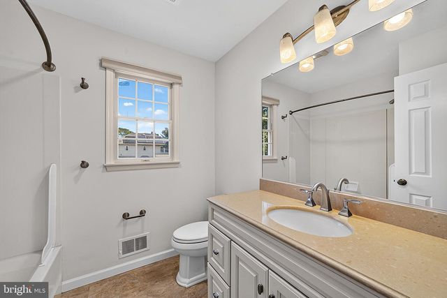 20 NASSAU DR, Lawrenceville, NJ 08648