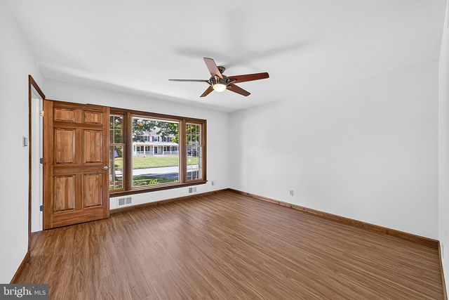 20 NASSAU DR, Lawrenceville, NJ 08648