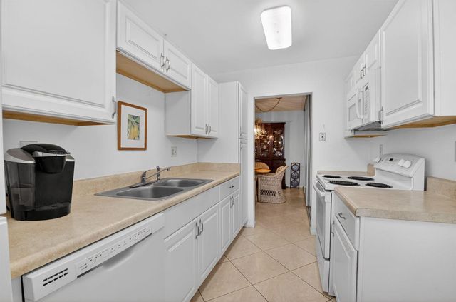 14579 Canalview Drive B, Delray Beach, FL 33484
