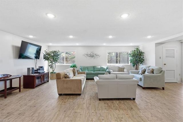 3288 Page Ave Apt P2, Virginia Beach, VA 23451