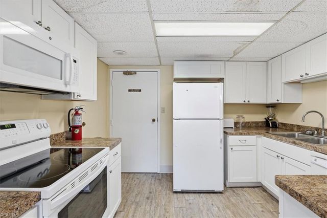 3288 Page Ave Apt P2, Virginia Beach, VA 23451