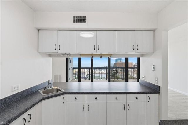 3288 Page Ave Apt P2, Virginia Beach, VA 23451