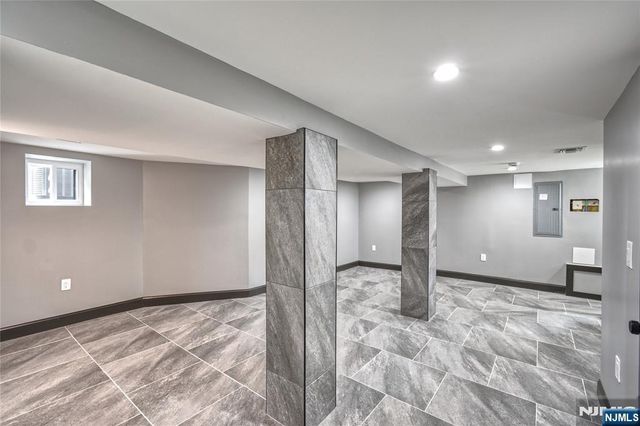 72 Hille Place, Ridgefield Park, NJ 07660