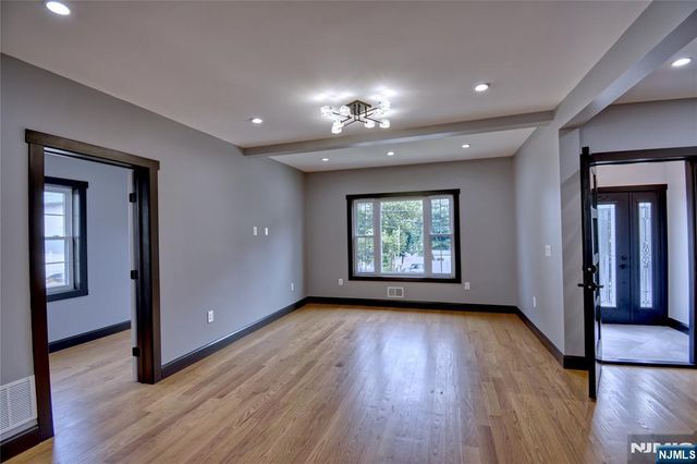 72 Hille Place, Ridgefield Park, NJ 07660