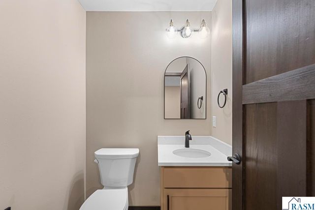 3202 Noble Drive, Mankato, MN 56001