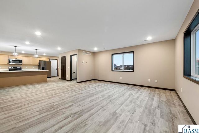 3202 Noble Drive, Mankato, MN 56001