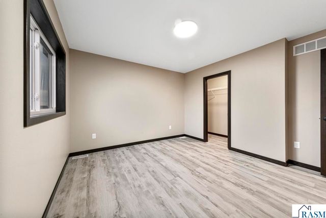 3202 Noble Drive, Mankato, MN 56001