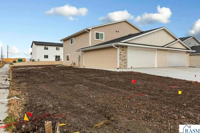 3202 Noble Drive, Mankato, MN 56001