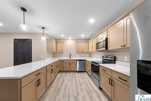 3202 Noble Drive, Mankato, MN 56001