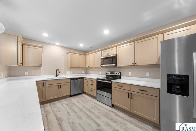 3202 Noble Drive, Mankato, MN 56001