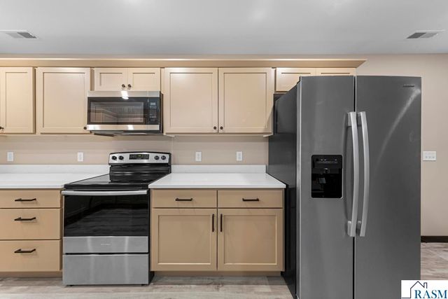 3202 Noble Drive, Mankato, MN 56001