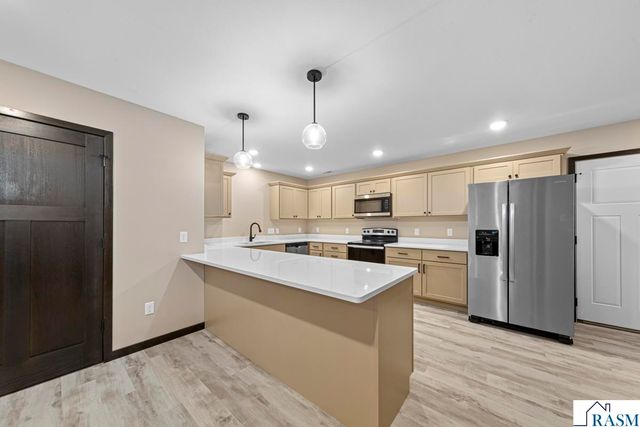 3202 Noble Drive, Mankato, MN 56001