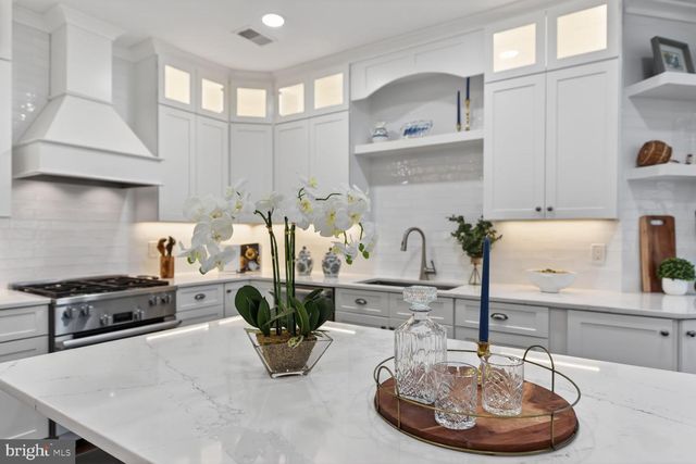 3834 FARRCROFT DR, Fairfax, VA 22030