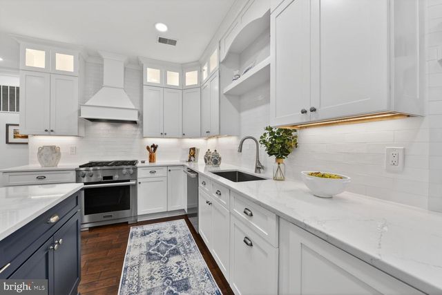 3834 FARRCROFT DR, Fairfax, VA 22030