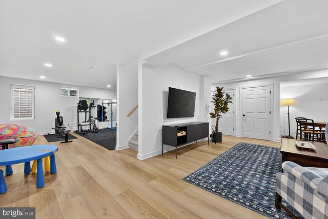 3834 FARRCROFT DR, Fairfax, VA 22030