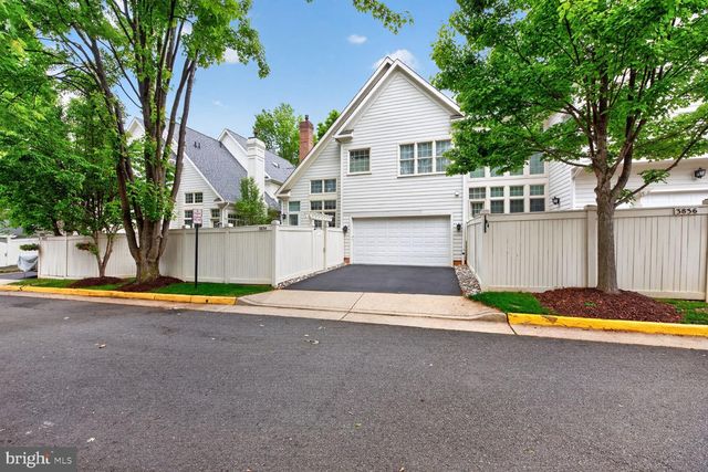 3834 FARRCROFT DR, Fairfax, VA 22030