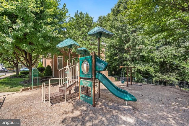 3834 FARRCROFT DR, Fairfax, VA 22030