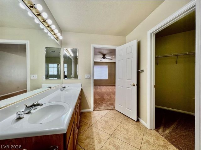 11023 Carberry Hill Street, Las Vegas, NV 89141