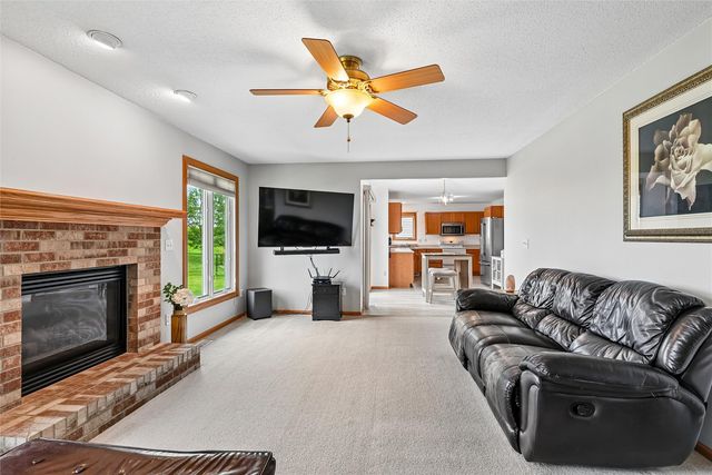7306 Prairie Heights Drive SW, Cedar Rapids, IA 52404
