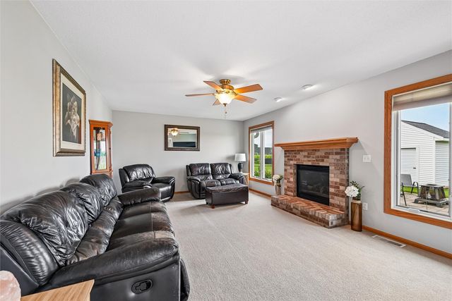 7306 Prairie Heights Drive SW, Cedar Rapids, IA 52404