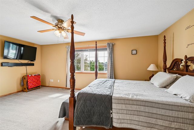 7306 Prairie Heights Drive SW, Cedar Rapids, IA 52404
