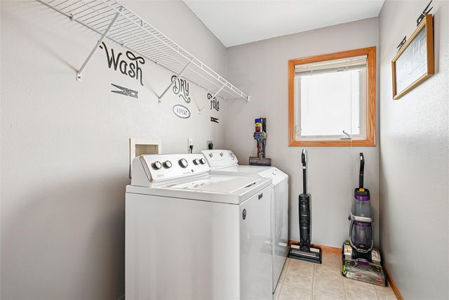 7306 Prairie Heights Drive SW, Cedar Rapids, IA 52404