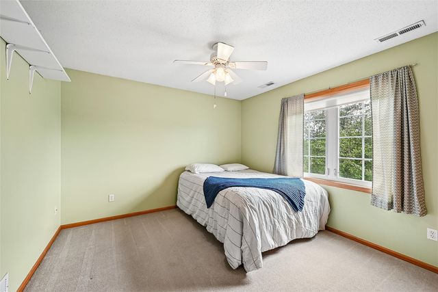 7306 Prairie Heights Drive SW, Cedar Rapids, IA 52404