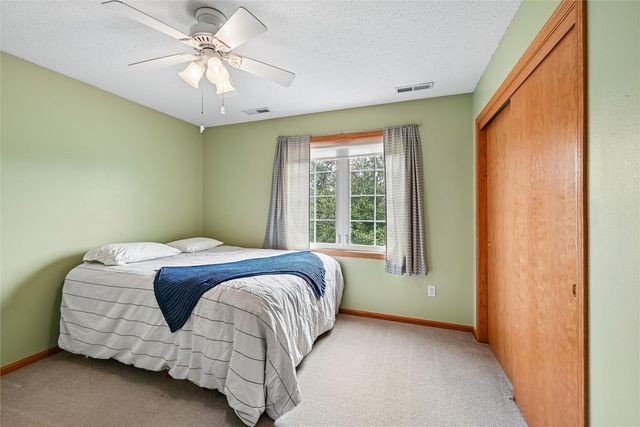 7306 Prairie Heights Drive SW, Cedar Rapids, IA 52404