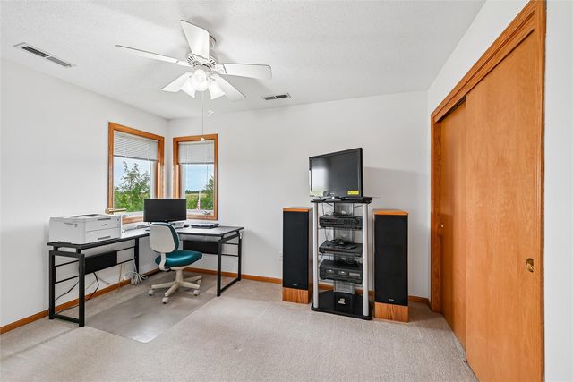7306 Prairie Heights Drive SW, Cedar Rapids, IA 52404
