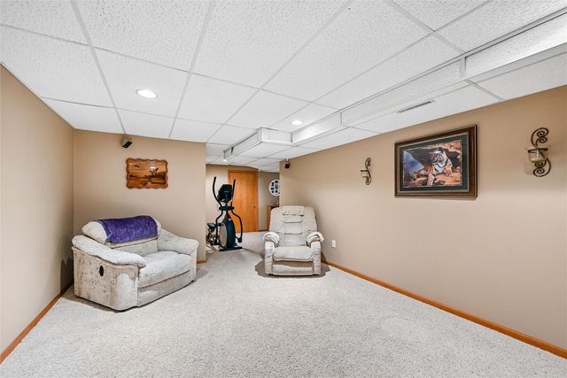 7306 Prairie Heights Drive SW, Cedar Rapids, IA 52404