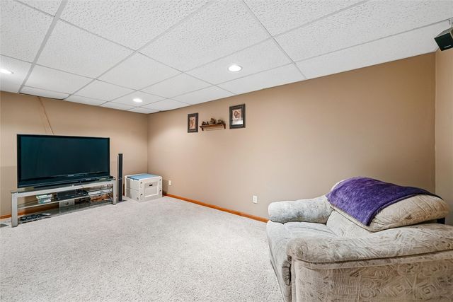 7306 Prairie Heights Drive SW, Cedar Rapids, IA 52404