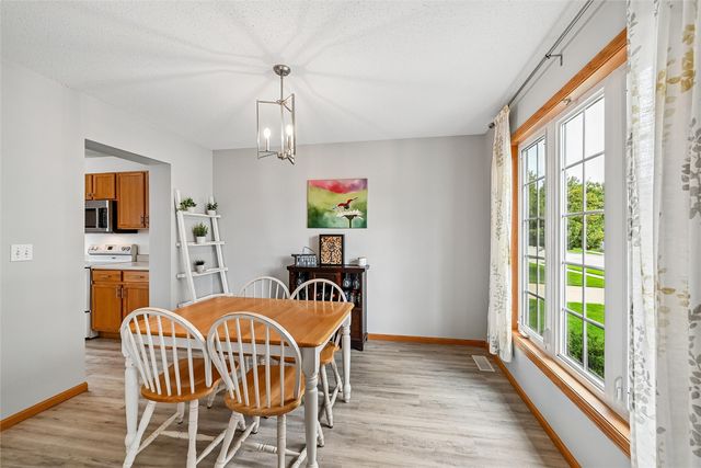 7306 Prairie Heights Drive SW, Cedar Rapids, IA 52404