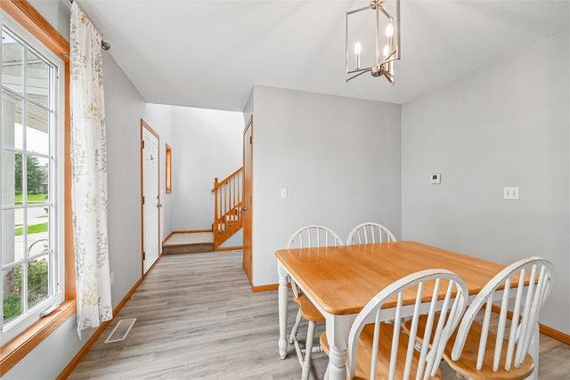 7306 Prairie Heights Drive SW, Cedar Rapids, IA 52404