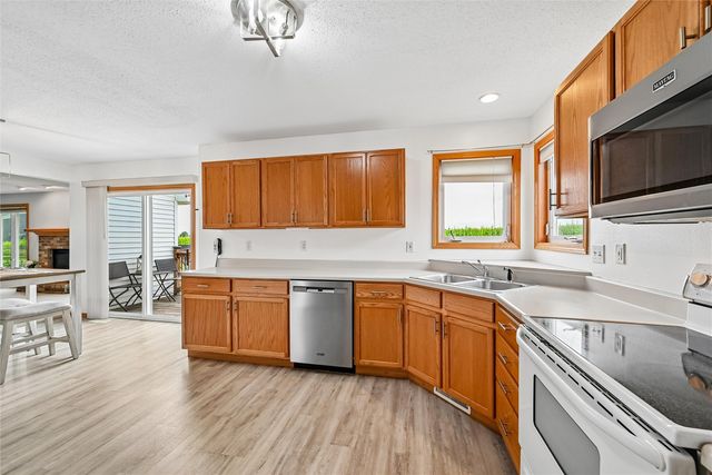 7306 Prairie Heights Drive SW, Cedar Rapids, IA 52404