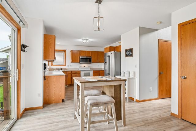 7306 Prairie Heights Drive SW, Cedar Rapids, IA 52404