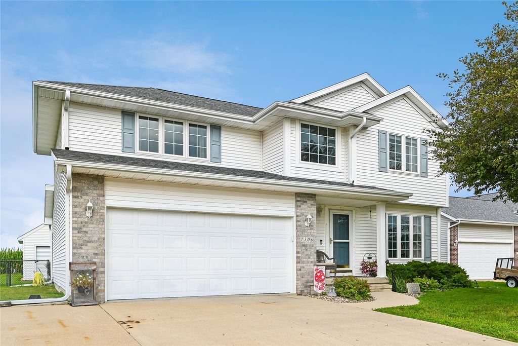7306 Prairie Heights Drive SW, Cedar Rapids, IA 52404