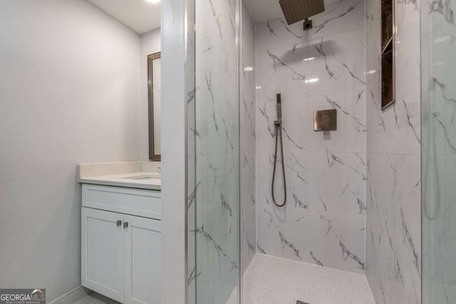 330 London Dale, Woodstock, GA 30189