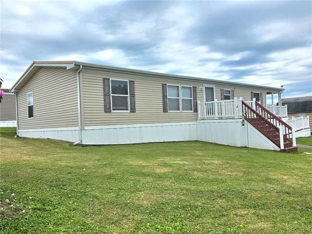 332 Maruca Dr, Mt Pleasant Boro, PA 15666