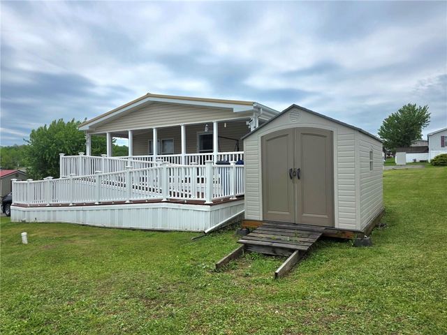 332 Maruca Dr, Mt Pleasant Boro, PA 15666
