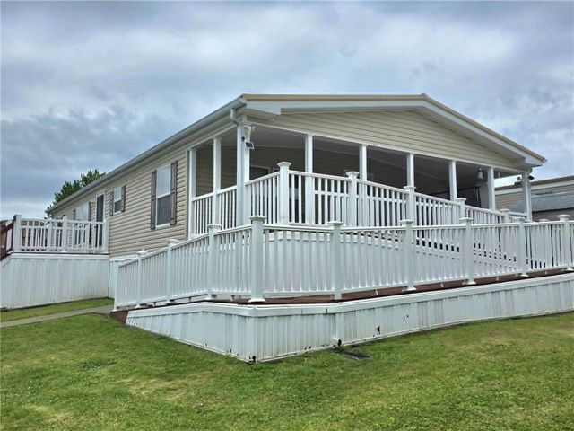 332 Maruca Dr, Mt Pleasant Boro, PA 15666